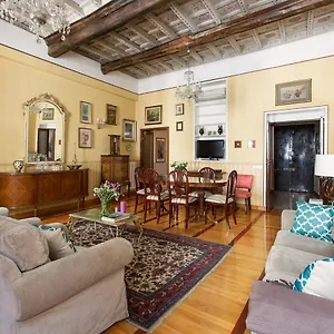 Apartment Romac Medici 3-bedroom Holiday Near Spanish Steps, Rome